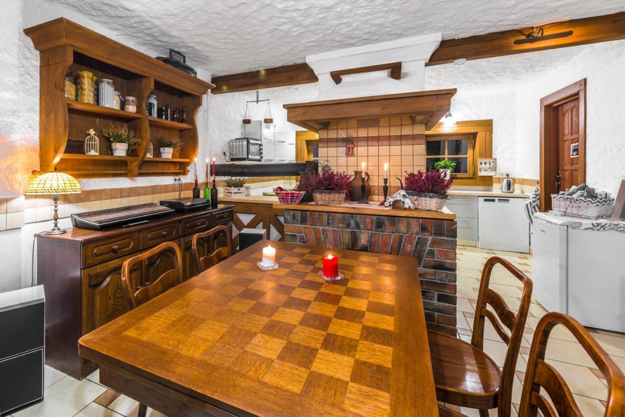 Dworek Wiktorowo Budki Petrykowskie Exterior foto